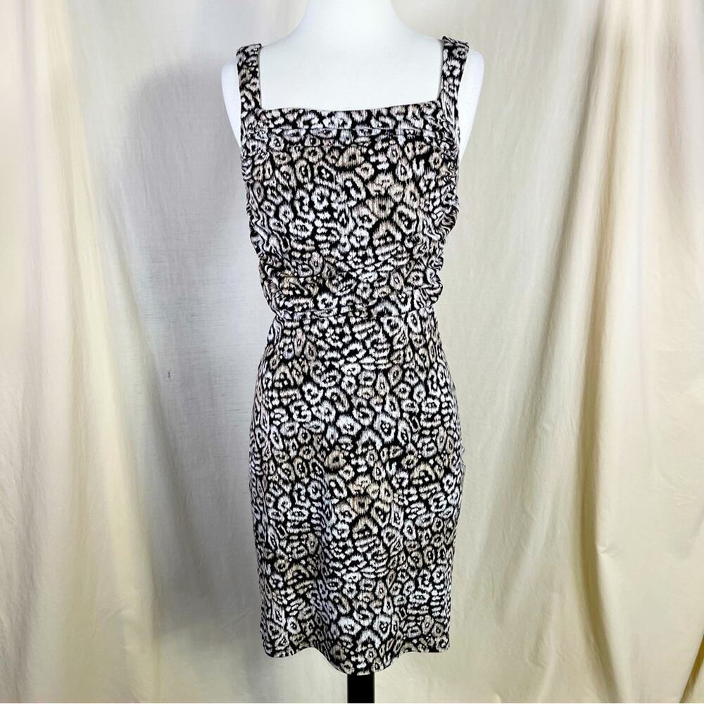 ANN TAYLOR ~ Beautiful Animal Print Dress with Ruching Detail ~ Size 10